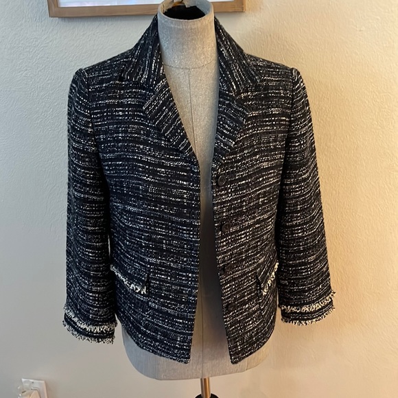 Ann Taylor blazer.  Size 6 - Picture 1 of 11